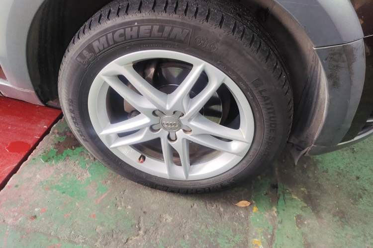 Used Audi Q5 2017 Plus 40 TFSI Technology Model Right Front Wheel Hub