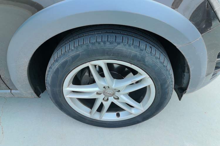 Used Audi Q5 2017 40 TFSI Technology Edition Right Front Wheel Hub