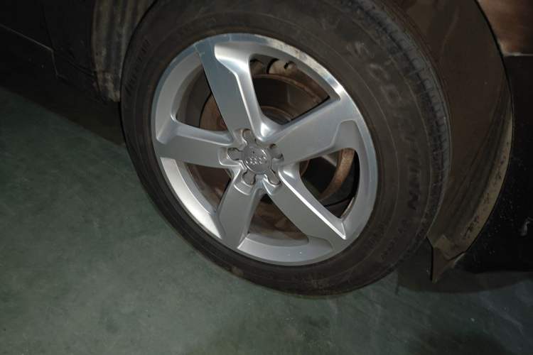 Used Audi Q5 2017 Plus 40 TFSI Ambition Model Right Front Wheel Hub