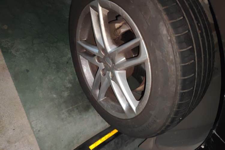 Used Audi Q5 2017 40 TFSI Technology Edition Right Front Wheel Hub