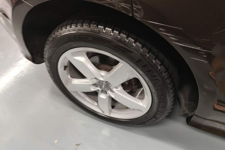 Used Audi Q5 2017 Plus 40 TFSI Ambition Model Right Rear Wheel Hub