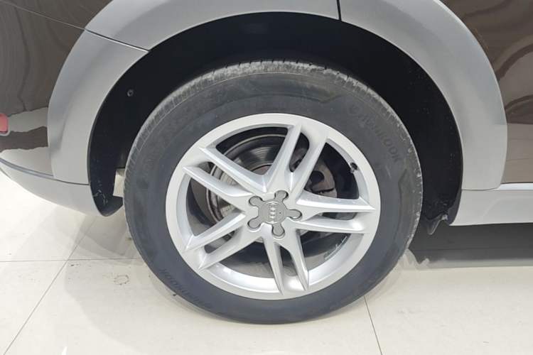 Used Audi Q5 2017 Plus 40 TFSI Technology Model Right Rear Wheel Hub