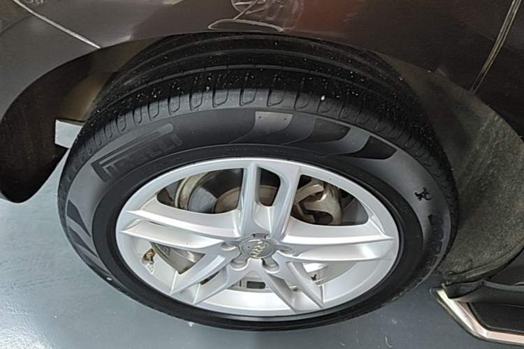 Used Audi Q5 2017 40 TFSI Comfort Model Right Rear Wheel Hub