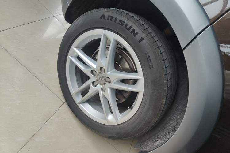Used Audi Q5 2017 Plus 40 TFSI Technology Model Right Rear Wheel Hub