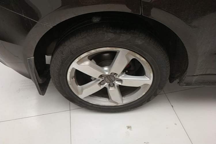 Used Audi Q5 2017 Plus 40 TFSI Ambition Model Right Rear Wheel Hub