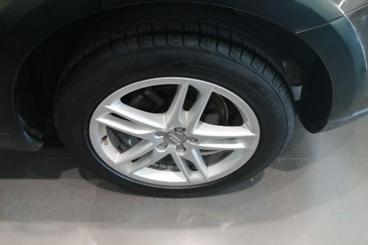 Used Audi Q5 2017 40 TFSI Comfort Model Right Rear Wheel Hub