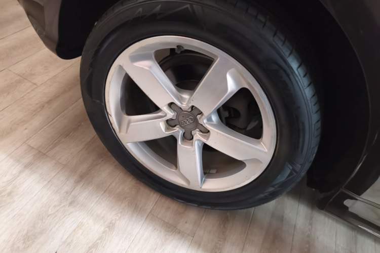 Used Audi Q5 2017 Plus 40 TFSI Ambition Model Right Rear Wheel Hub