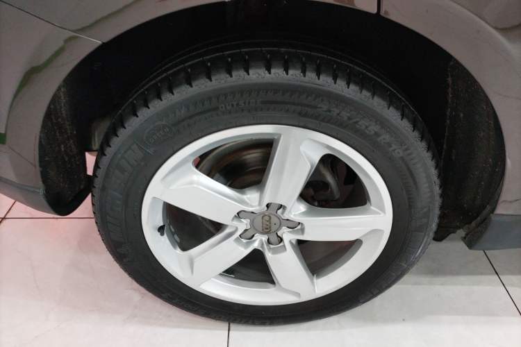 Used Audi Q5 2017 40 TFSI Ambition Edition Right Rear Wheel Hub