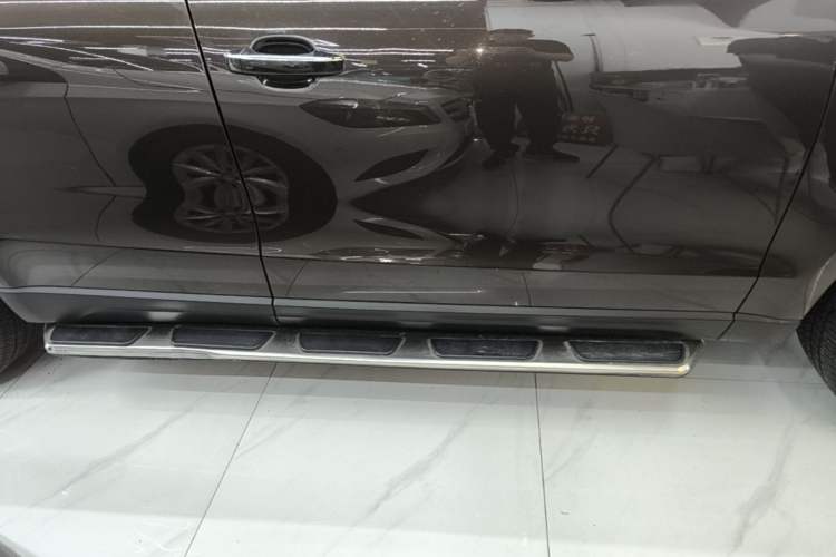 Used Audi Q5 2017 40 TFSI Technology Edition Right Side Sill