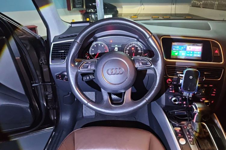 Used Audi Q5 2017 40 TFSI Technology Edition Steering Wheel