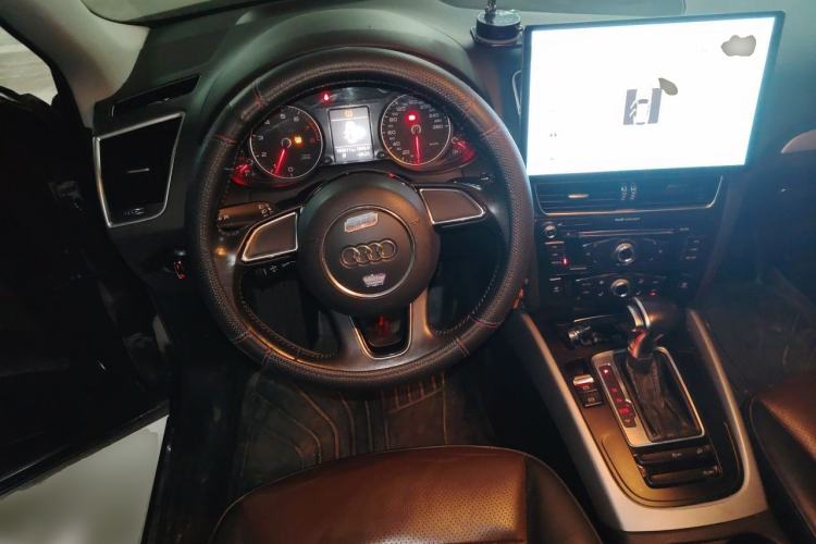 Used Audi Q5 2017 40 TFSI Ambition Edition Steering Wheel