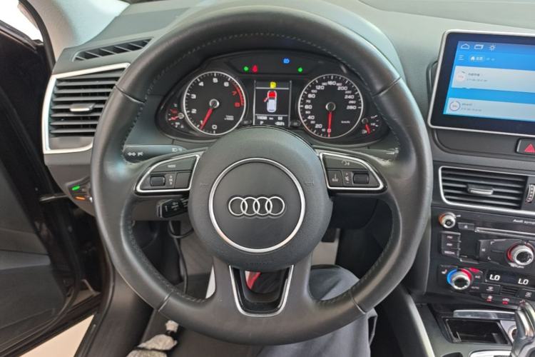 Used Audi Q5 2017 Plus 40 TFSI Technology Model Steering Wheel