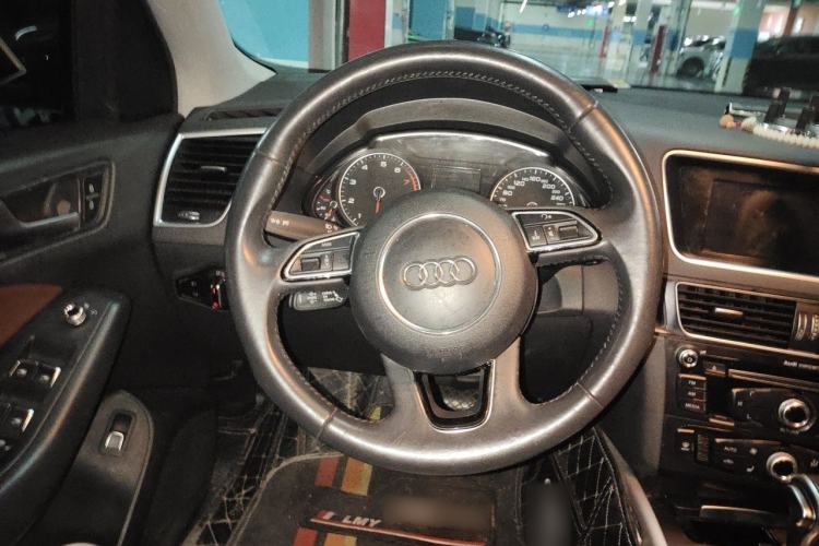 Used Audi Q5 2017 40 TFSI Ambition Edition Steering Wheel
