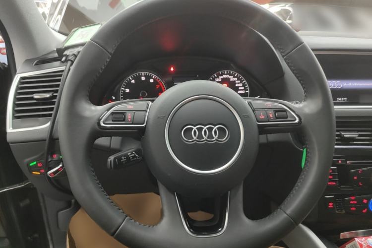 Used Audi Q5 2017 Plus 40 TFSI Ambition Model Steering Wheel