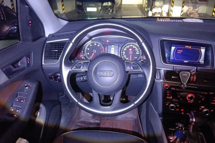 Used Audi Q5 2017 40 TFSI Technology Edition Steering Wheel