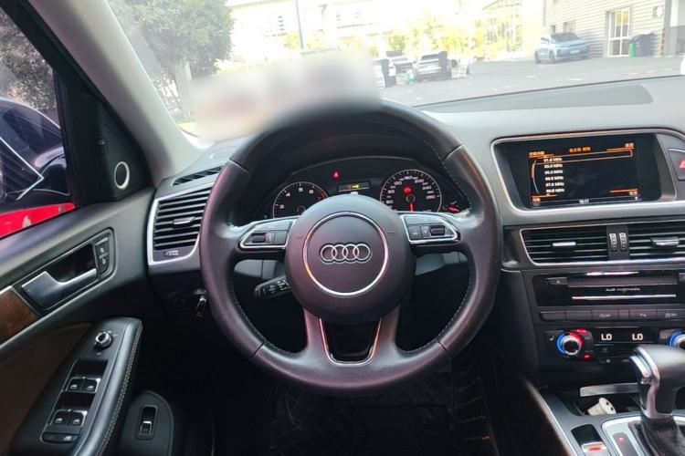 Used Audi Q5 2017 Plus 40 TFSI Comfort Model Steering Wheel