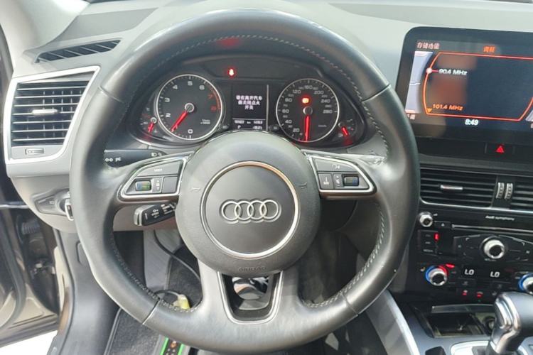 Used Audi Q5 2017 Plus 40 TFSI Technology Model Steering Wheel