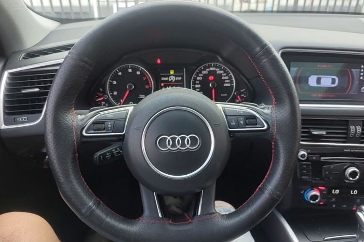 Used Audi Q5 2017 40 TFSI Technology Edition Steering Wheel