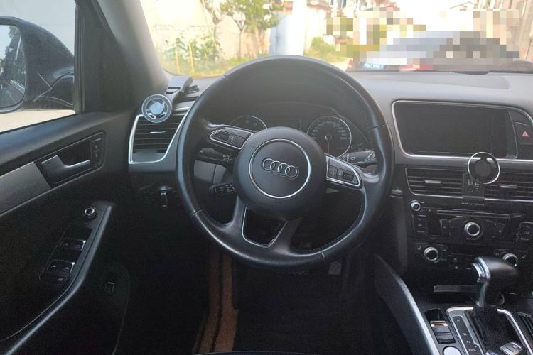 Used Audi Q5 2017 40 TFSI Technology Edition Steering Wheel