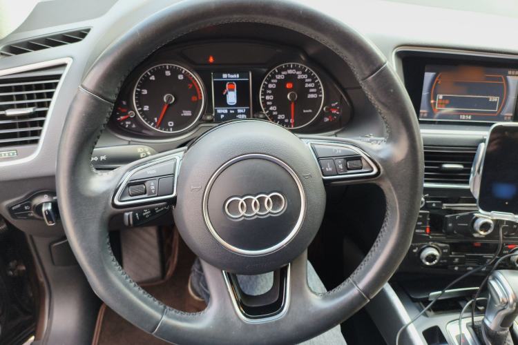 Used Audi Q5 2017 Plus 40 TFSI Technology Model Steering Wheel