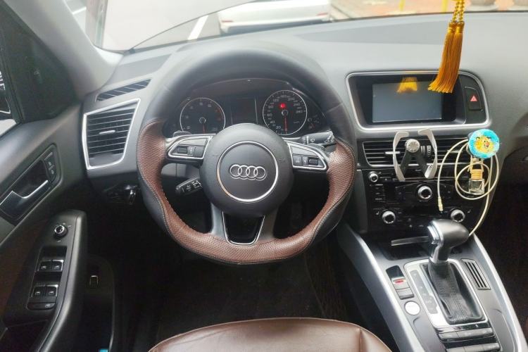 Used Audi Q5 2017 40 TFSI Technology Edition Steering Wheel
