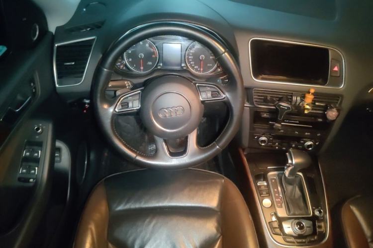 Used Audi Q5 2017 40 TFSI Comfort Model Steering Wheel