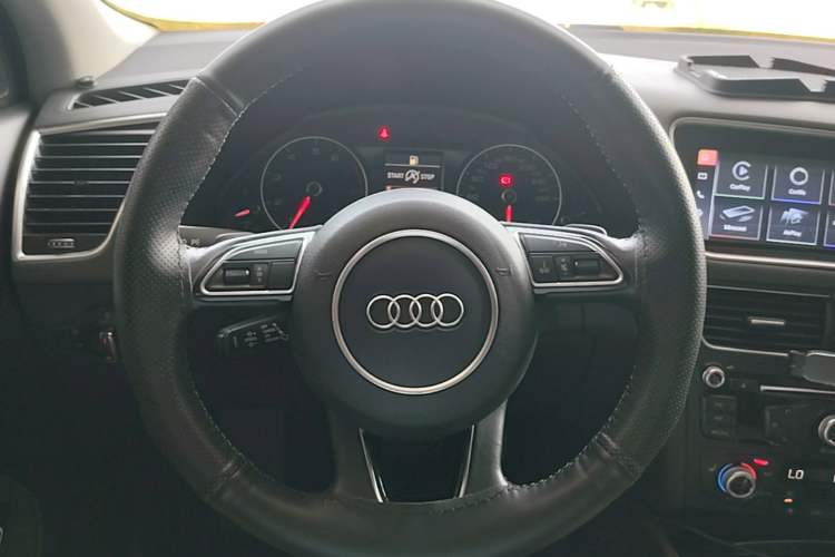 Used Audi Q5 2017 40 TFSI Technology Edition Steering Wheel