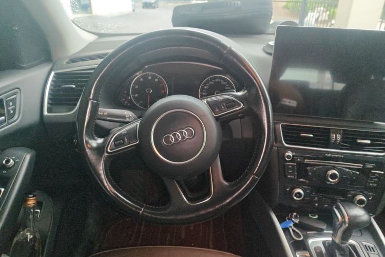 Used Audi Q5 2017 40 TFSI Technology Edition Steering Wheel