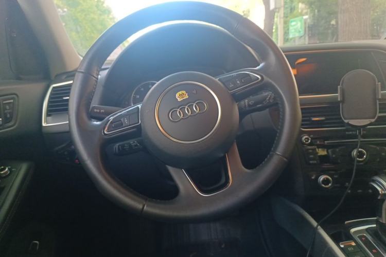 Used Audi Q5 2017 Plus 40 TFSI Technology Model Steering Wheel