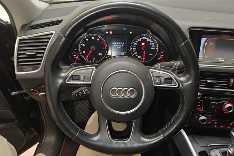 Used Audi Q5 2017 40 TFSI Technology Edition Steering Wheel