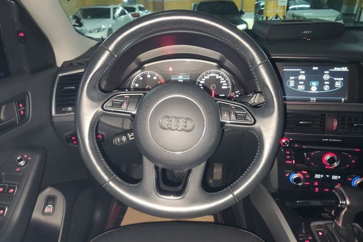 Used Audi Q5 2017 40 TFSI Technology Edition Steering Wheel