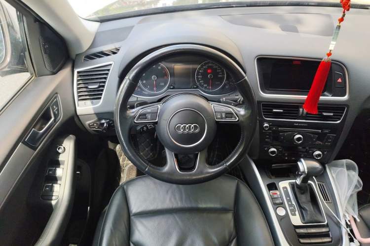 Used Audi Q5 2017 40 TFSI Technology Edition Steering Wheel
