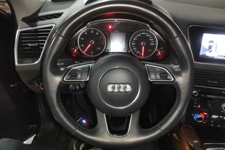 Used Audi Q5 2017 Plus 40 TFSI Technology Model Steering Wheel