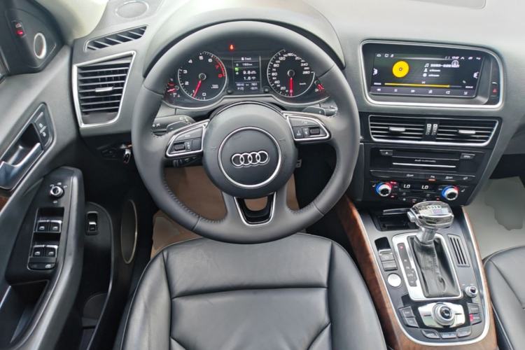 Used Audi Q5 2017 40 TFSI Comfort Model Steering Wheel