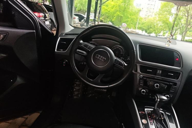 Used Audi Q5 2017 Plus 40 TFSI Technology Model Steering Wheel