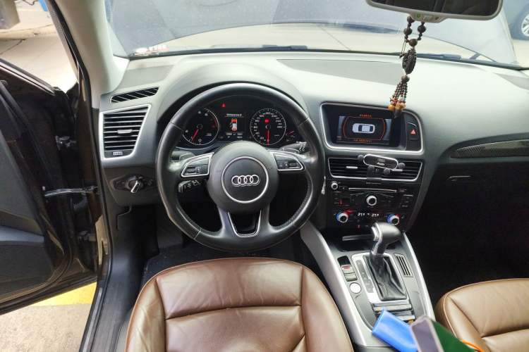 Used Audi Q5 2017 40 TFSI Technology Edition Steering Wheel