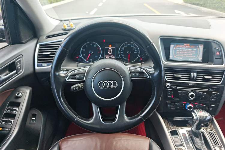 Used Audi Q5 2017 40 TFSI Ambition Edition Steering Wheel