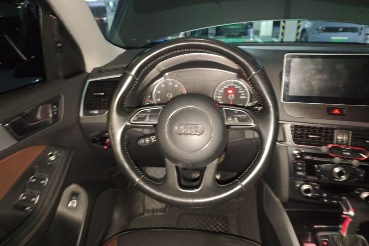 Used Audi Q5 2017 Plus 40 TFSI Technology Model Steering Wheel