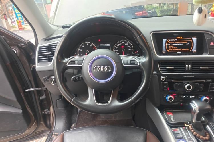 Used Audi Q5 2017 Plus 40 TFSI Technology Model Steering Wheel