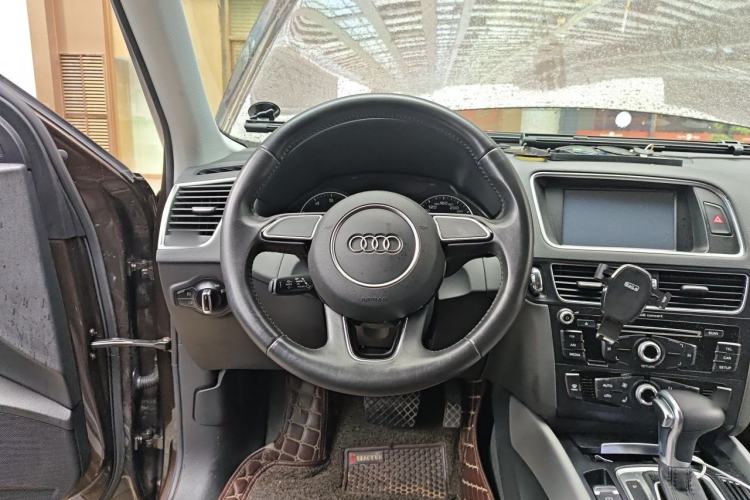 Used Audi Q5 2017 40 TFSI Ambition Edition Steering Wheel