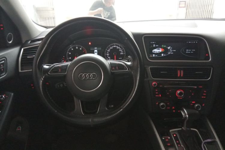Used Audi Q5 2017 40 TFSI Technology Edition Steering Wheel