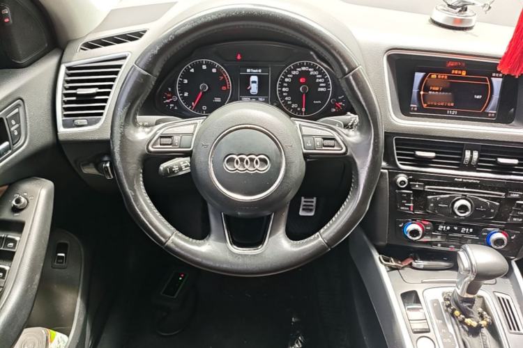 Used Audi Q5 2017 40 TFSI Technology Edition Steering Wheel