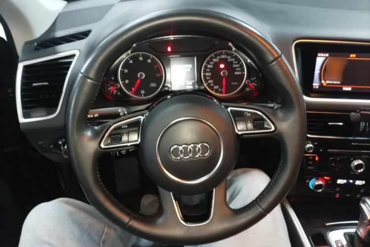 Used Audi Q5 2017 Plus 40 TFSI Technology Model Steering Wheel