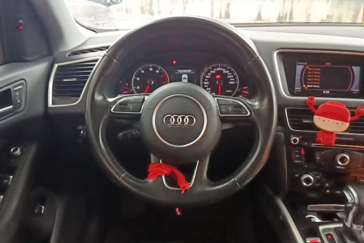 Used Audi Q5 2017 40 TFSI Comfort Model Steering Wheel