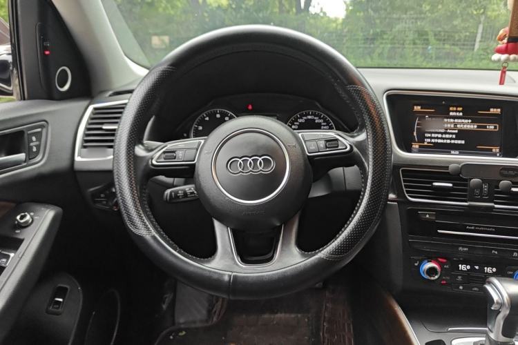 Used Audi Q5 2017 40 TFSI Comfort Model Steering Wheel
