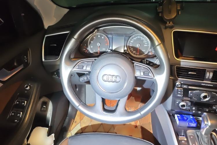Used Audi Q5 2017 Plus 40 TFSI Technology Model Steering Wheel