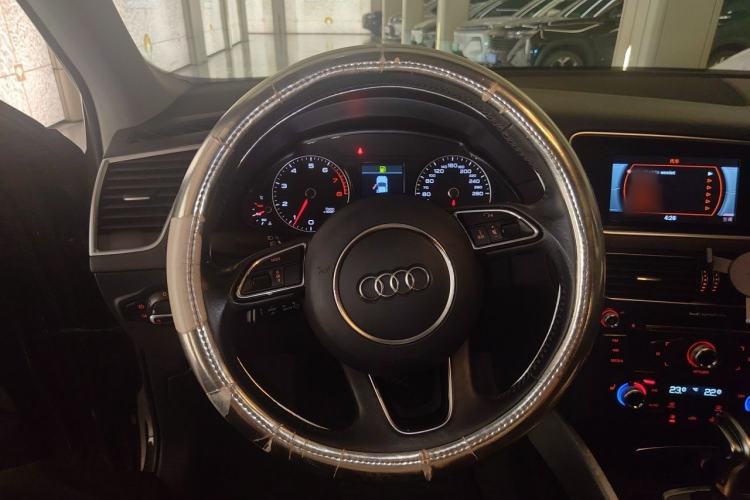 Used Audi Q5 2017 Plus 40 TFSI Technology Model Steering Wheel
