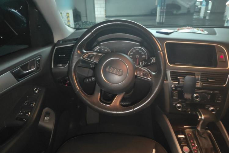 Used Audi Q5 2017 40 TFSI Technology Edition Steering Wheel
