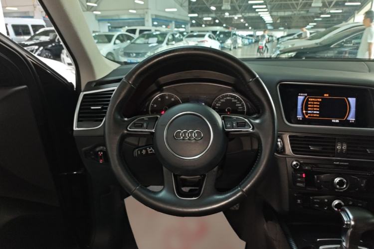 Used Audi Q5 2017 Plus 40 TFSI Ambition Model Steering Wheel