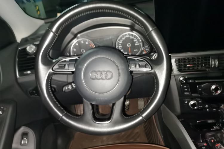 Used Audi Q5 2017 40 TFSI Technology Edition Steering Wheel